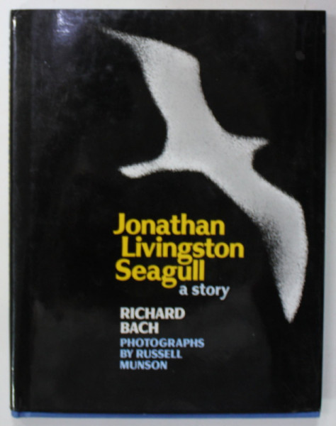 JONATHAN LIVINSTON SEAGULL by RICHARD BACH , photographs by RUSSEL MUNSON , 1970