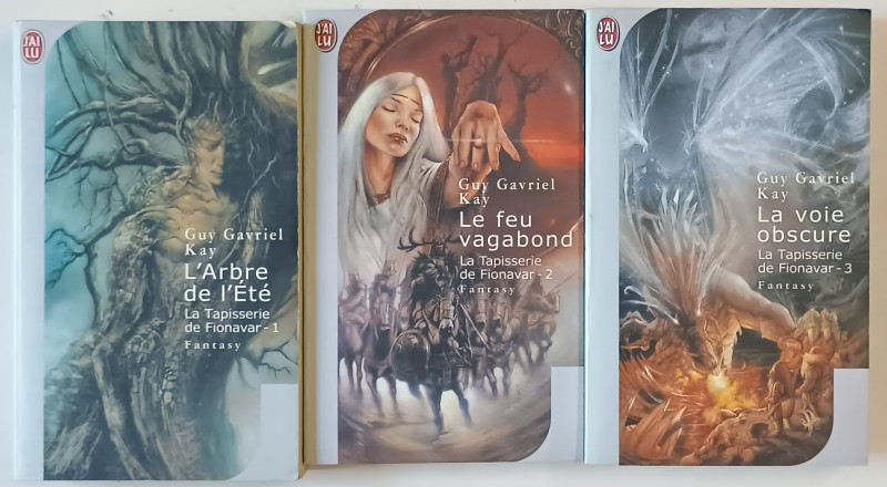L 'ARBRE DE L'ETE / LE FEU VAGABOND / LA VOIE OBSCURE par GUY GAVRIEL KAY , SERIE ' LA TAPISSERIE DE FIONAVAR '' I - III , 2003