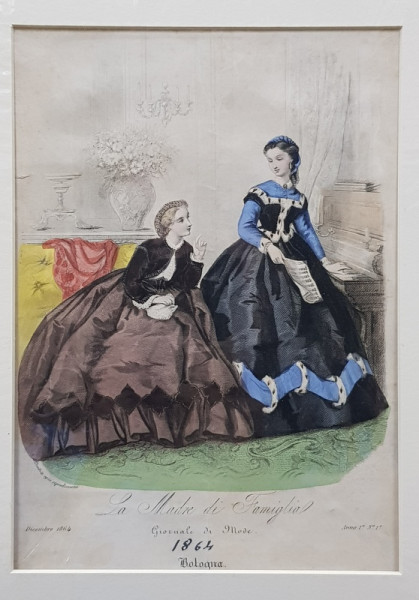 LA MADRE DI FAMIGLIA , GIORNALE DI MODE , DOUA DOAMNE CU ROCHII DE SEARA , LANGA PIAN , DATATA 1864