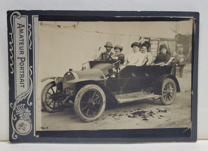 LA ' MOSI ' , FOTOGRAFIE DE GRUP IN AUTOMOBIL DE EPOCA , 1913
