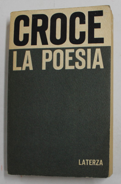 LA POESIA - INTRODUZUIONE ALLA CRITICA E STORIA DELLA POESIA E DELLA LETTERATURA di BENEDETTO  CROCE , 1966 , COPERTA CU URME DE UZURA