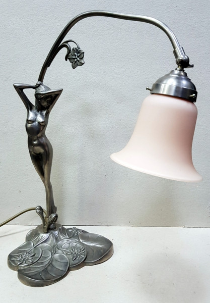 LAMPA DE BIROU ART NOUVEAU , CU ABAJUR DIN STICLA COLORATA , SEC. XX