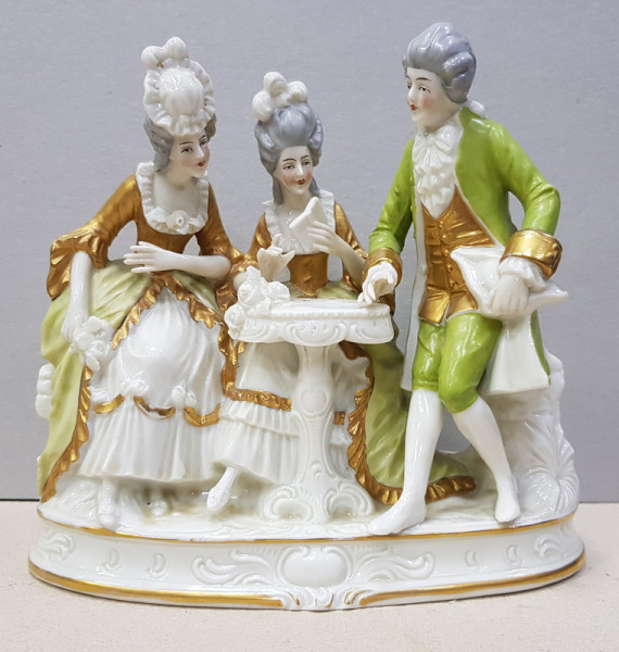 Lectura, 3 figurine din portelan, Capodimonte, Sec. XIX