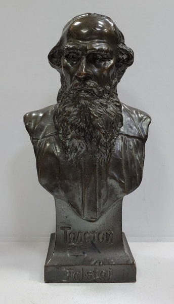 Lev Tolstoi, Sculptura din bronz patinat, Perioada interbelica