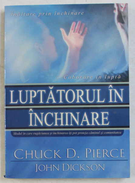 LUPTATORUL IN INCHINARE de CHUCK D. PIERCE si JOHN DICKSON , 2004