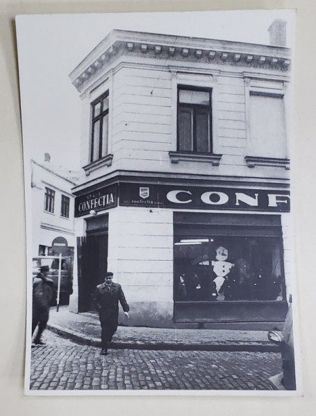 MAGAZINUL '' CONFECTIA '' , CENTRU ISTORIC , FOTOGRAFIE , ANII '60 - ' 70