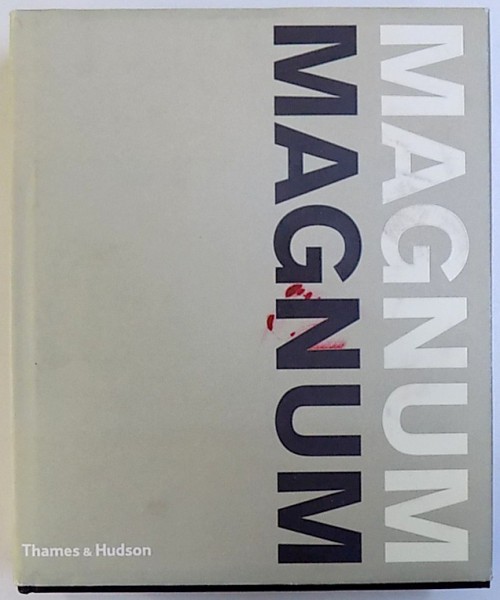 MAGNUM MAGNUM edited by BRIGITTE LARDINOIS , with 413 photographs in colour and duotone , 2007
