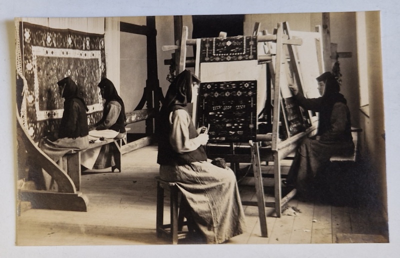 MANASTIREA BISTRITA , CALUGARITE LA RAZBOIUL DE TESUT , FOTO . ORIG. J. FISCHER  , 1930