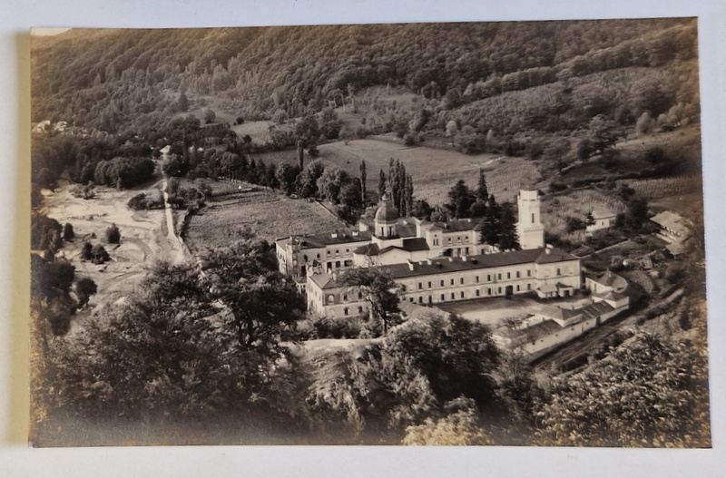 MANASTIREA  BISTRITA , VEDERE GENERALA , FOTO. ORIG. J. FISCHER , TIP CARTE POSTALA , INTERBELICA