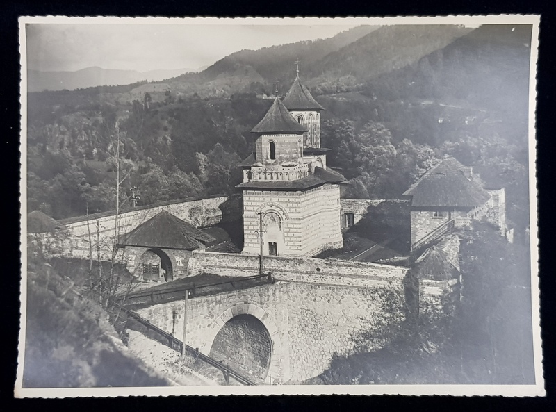 MANASTIREA CORNETU , JUDETU VALCEA , FOTOGRAFIE PANORAMICA , MONOCROMA , PERIOADA INTERBELICA