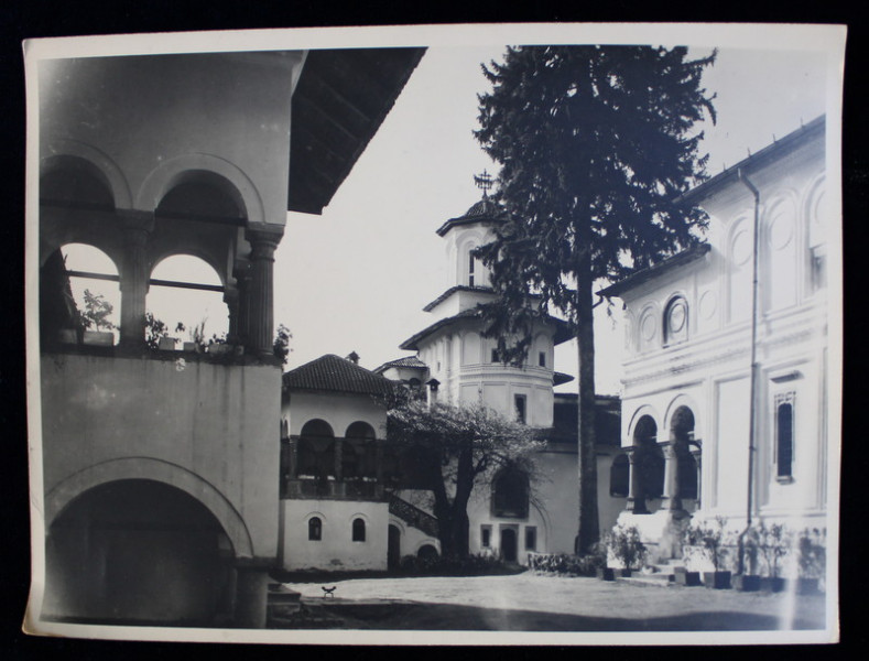 MANASTIREA HUREZI , INTERIOR , FOTOGRAFIE MONOCROMA, PE HARTIE CRETATA , PERIOADA INTERBELICA