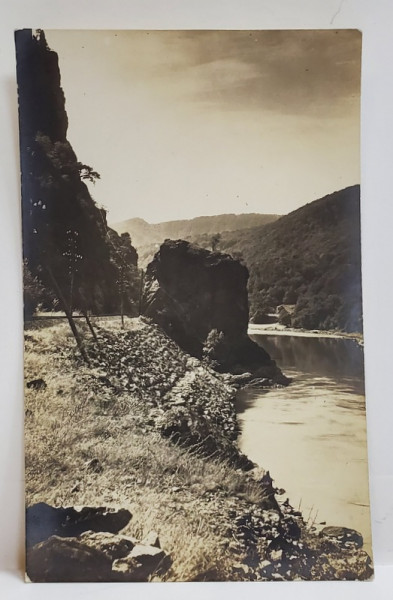 MASA LUI TRAIAN , VALEA OLTULUI , CARTE POSTALA , ORIG. FOT. J. FISCHER , INTERBELICA