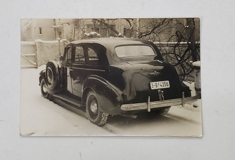 MASINA DE EPOCA ( CADILLAC  ) ,  VEDERE DIN SPATE  , FOTOGRAFIE DE MICI DIMENSIUNI