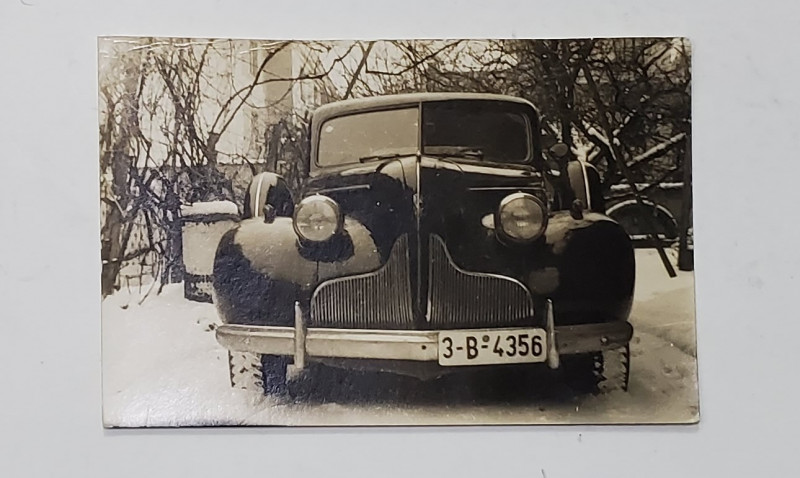 MASINA DE EPOCA ( CADILLAC  ) ,  VEDERE FRONTALA , FOTOGRAFIE DE MICI DIMENSIUNI