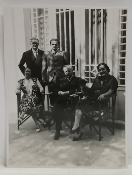 MIHAI POPOVICI , MINISTRU DE FINANTE , FRUNTAS NATIONAL - TARANIST , IN CENTRUL UNUI GRUP , FOTOGRAFIE , BRASOV , 28 IULIE , 1934