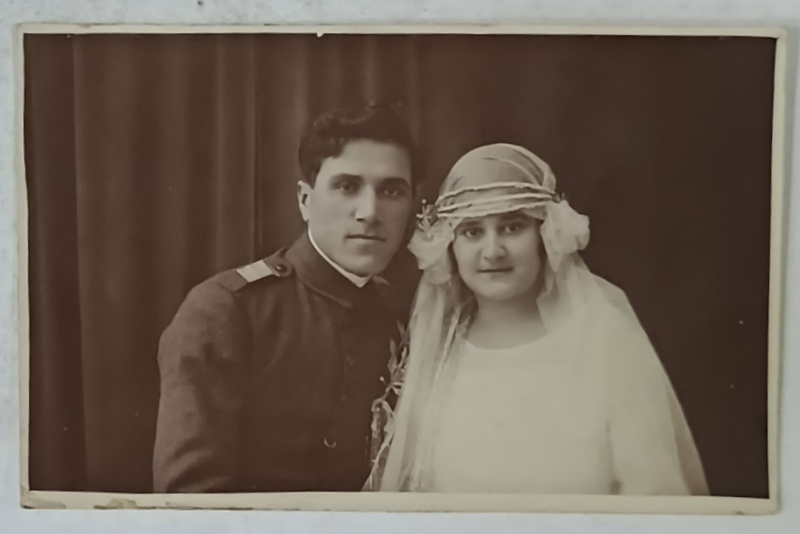 MILITAR IN UNIFORMA CU SOTIA IN ZIUA NUNTII , FOTO. SAN MAIER , GALATI , INCEPUT DE SECOL XX , CARTE POSTALA