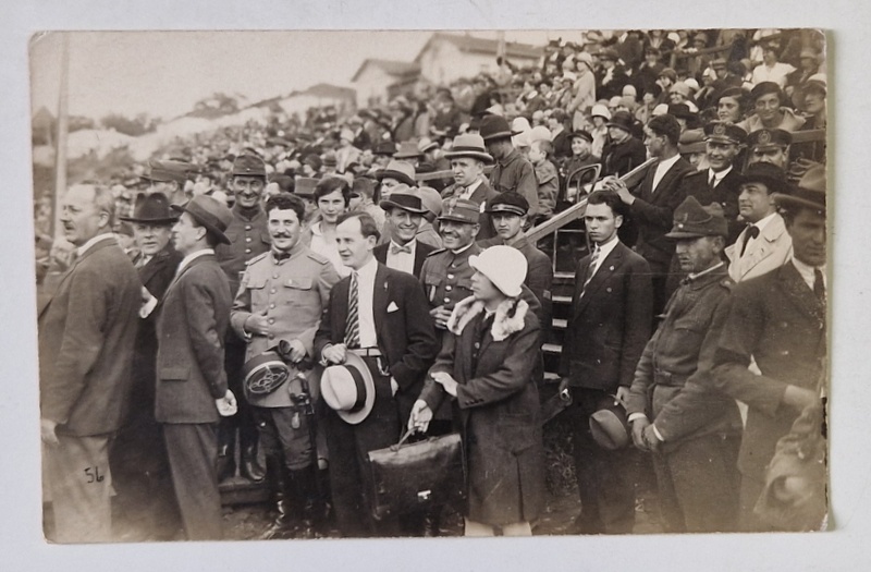 MILITARI SI CIVILI IN TRIBUNE LA MECI DE FOTBAL , FOTOGRAFIE TIP CARTE POSTALA , INTERBELICA