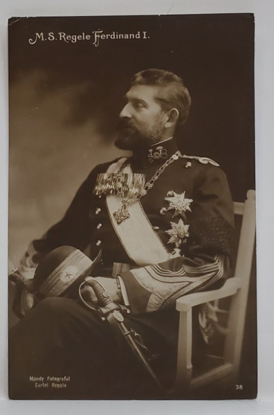 M.S REGELE FERDINAND I AL ROMANIEI , IN UNIFORMA , CU SABIE , FOTOGRAFIE DE MANDY , FORMAT CARTE POSTALA , INTERBELICA