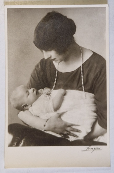 M.S. REGINA ELENA A ROMANIEI CU PRINCIPELE MIHAI COPIL  , FOTO ' LONYAI ' , TIP CARTE POSTALA , 1921