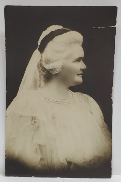 M.S . REGINA ELISABETA A ROMANIEI , CU SIRAG DE PERLE SI ROCHiE ALBA , FOTOGRAFIE TIP CARTE POSTALA , CCA. 1900