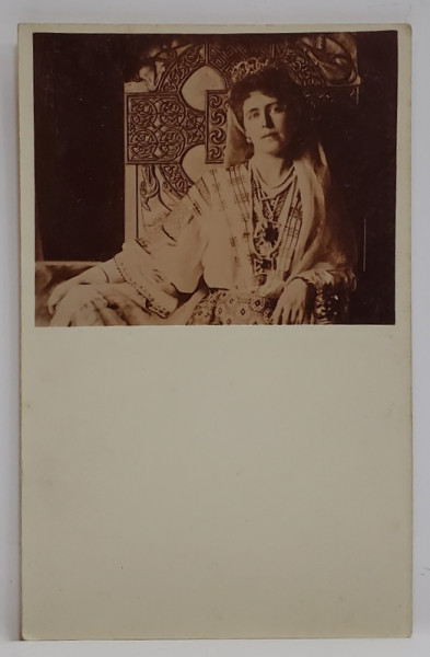 M.S REGINA MARIA A ROMANIEI , PE TRON , IN COSTUM POPULAR , CARTE POSTALA ILUSTRATA , INTERBELICA