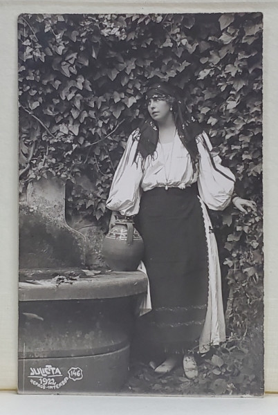 M.S . REGINA MARIA IN COSTUL POPULAR , LA PELES , FOTOGRAFIE TIP CARTE POSTALA , STUDIO JULIETTA , 1922