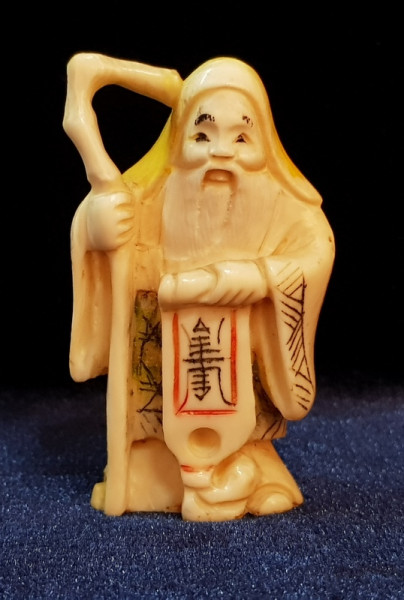 Netsuke, Miniatura din fildes gravata si pictata manual