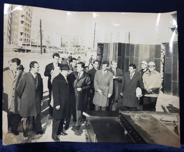 Nicolae Ceausescu in vizita de lucru la Santierul de Locuinte Titan - Fotografie