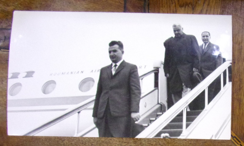 NICOLAE CEAUSESCU SI ION GHEORGHE MAURER INTR-O VIZITA DIPLOMATICA - FOTOGRAFIE ORIGINALA