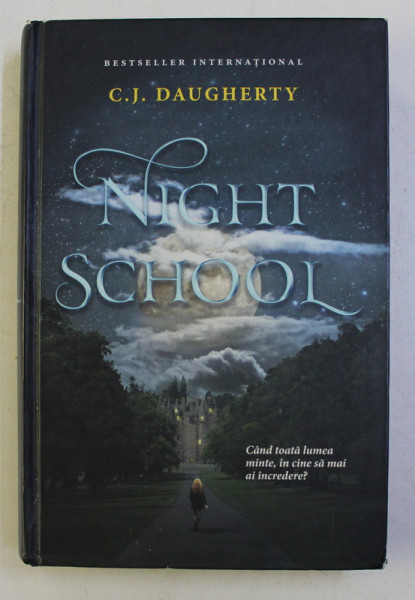 NIGHT SCHOOL de C. J. DAUGHERTY , 2013