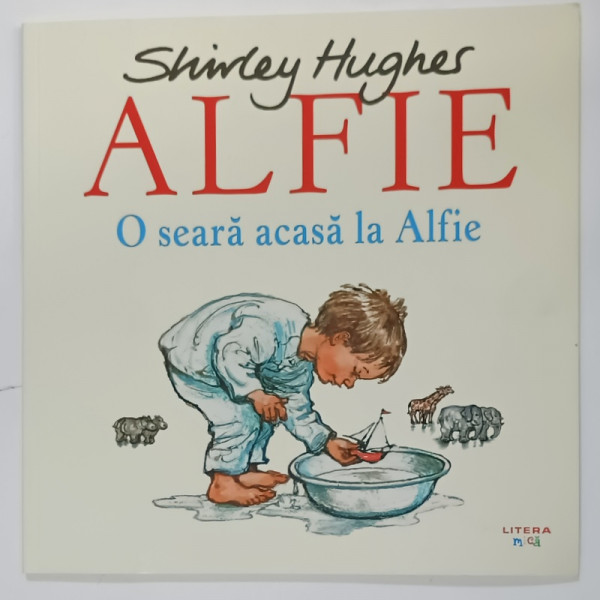 O SEARA  ACASA LA ALFIE  de SHIRLEY HUGHES , SERIA ' ALFIE ' , 2020