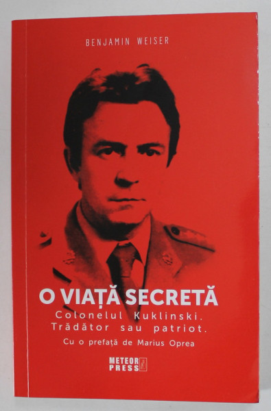 O VIATA SECRETA , COLONELUL KUKLINSKI. TRADATOR SAU PETRIOT de BENJAMIN WEISER , 2021