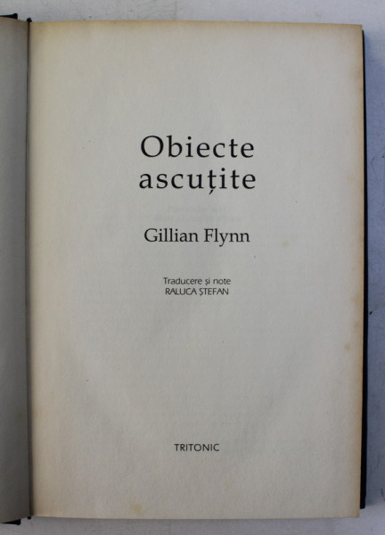OBIECTE ASCUTITE de GILLIAN FLYNN 2007