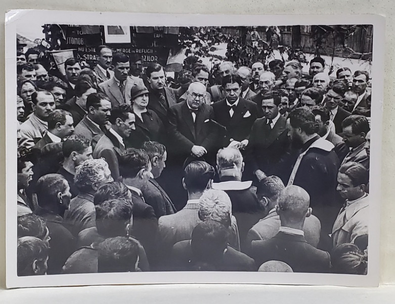 OFICIALI ASCULTAND PREOTUL , FOTOGRAFIE DE GRUP , ANII '30