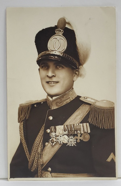 OFITER ROMAN IN UNIFORMA , CU DECORATII SI CHIPIU , FOTOGRAFIE TIP CARTE POSTALA , 1935