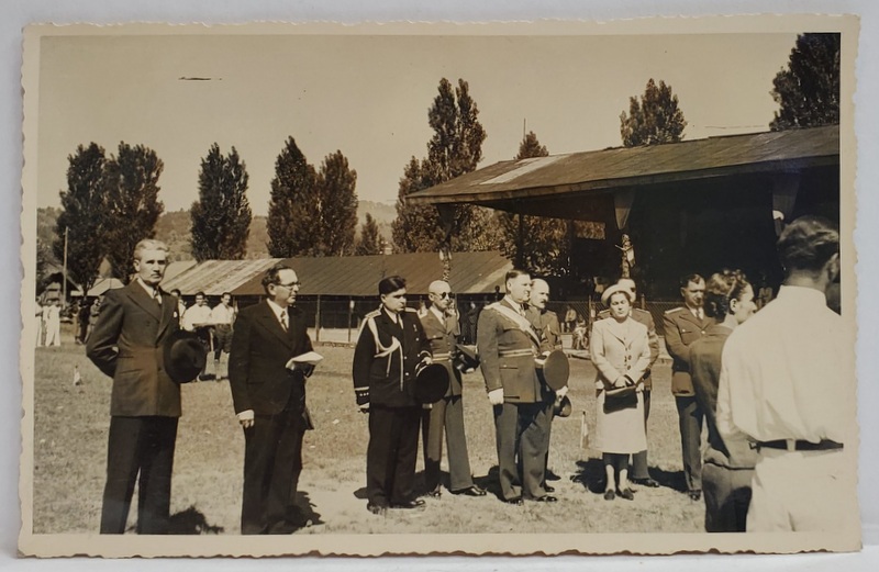 OFITERI SI CIVILI LA O CEREMONIE PE STADION , FOTO ZOICHNER , PETROSANI , CARTE POSTALA , INTERBELICA