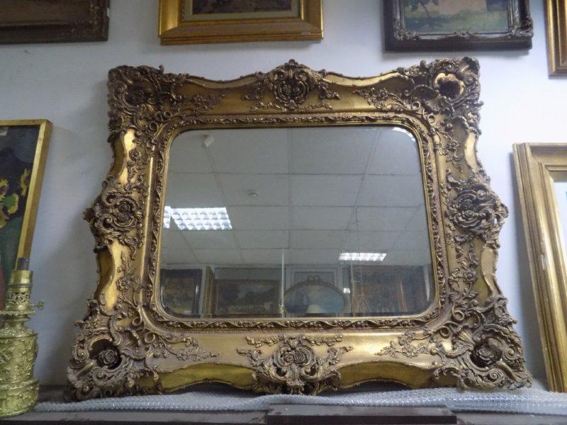 Oglinda cristal bizotat, rama din lemn masiv cu foita de aur secol XIX
