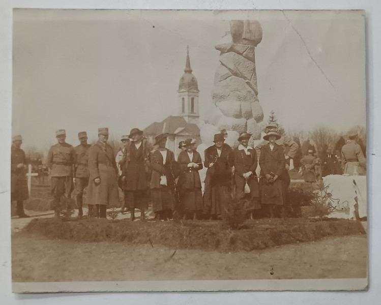 ORADEA MARE , OFITERI SI CIVILI LA MONUMENTUL EROILOR CAZUTI PENTRU PATRIE , FOTOGRAFIE , 1919