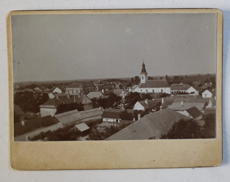 ORAS IN ARDEAL - VEDERE GENERALA , FOTOGRAFIE MONOCROMA, PE HARTIE LUCIOASA , LIPITA PE CARTON , CCA. 1900