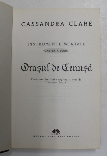 ORASUL DE CENUSA - INSTRUMENTE MORTALE - CARTEA A II-A ,de CASSANDRA CLARE, 2011