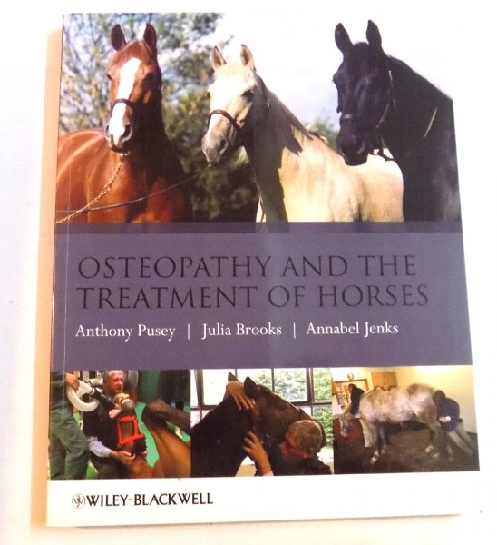 OSTEOPATHY AND THE TREATMENT OF HORSES by ANTHONY PUSEY , JULIA BROOKS, ANNABEL JENKS , 2010