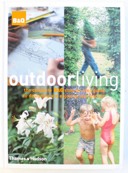 OUTDOORLIVING  - THE COMPLETE B&amp; Q STEP - BY  - STEP GUIDE TO DESIGNING AND ENJOYNG YOUR GARDEN , 2005
