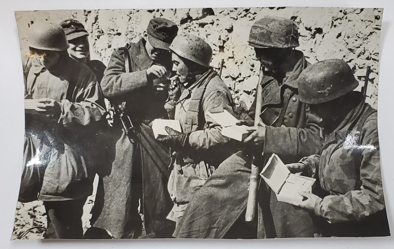PARASUTISTI GERMANI IN SECTORUL DE LUPTA DE LA CASSINO , ITALIA , FOTOGRAFIE DE PRESA , AL DOILEA RAZBOI MONDIAL