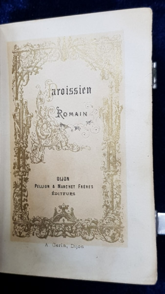 PAROISSIEN ROMAIN CONTENANT LES OFFICES DE TOUS DE DIMANCHE ET DES PRINCIPALES FETES DE L ' ANNEE , 1867