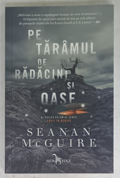 PE TARAMUL DE RADACINI SI OASE de SEANAN  McGUIRE , AL DOILEA VOLUM AL SERIEI ' COPII IN DERIVA ' , 2020