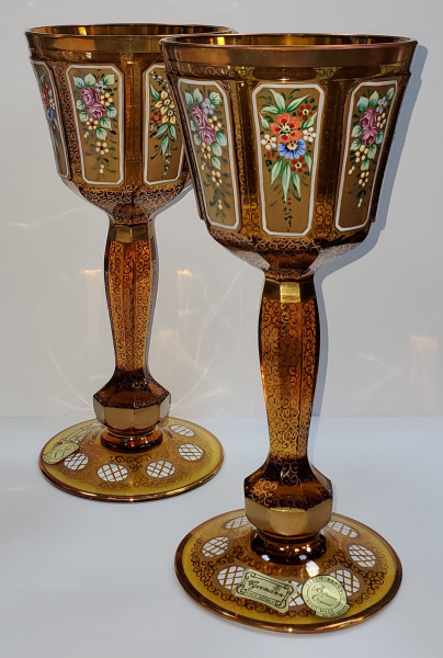Pereche de pahare de vin, Cristal Bohemia, pictate manual, secol XX