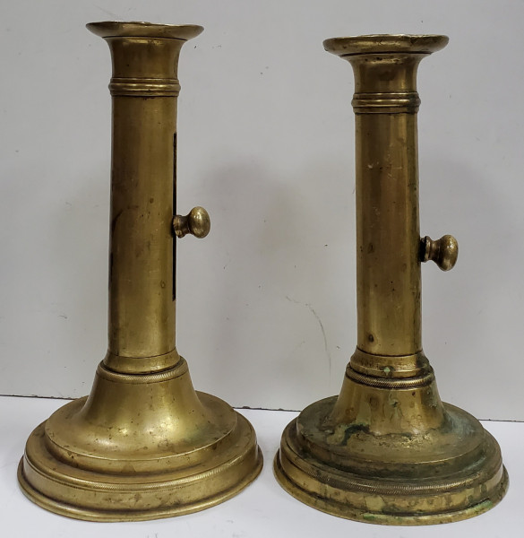 Pereche de sfesnice din bronz aurit, Perioada Interbelica