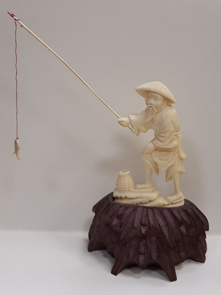 Pescar - Figurina din fildes
