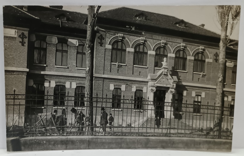 PITESTI , LICEUL ' I.C. BRATIANU ' , FOTOGRAFIE FORMAT CARTE POSTALA , INTERBELICA