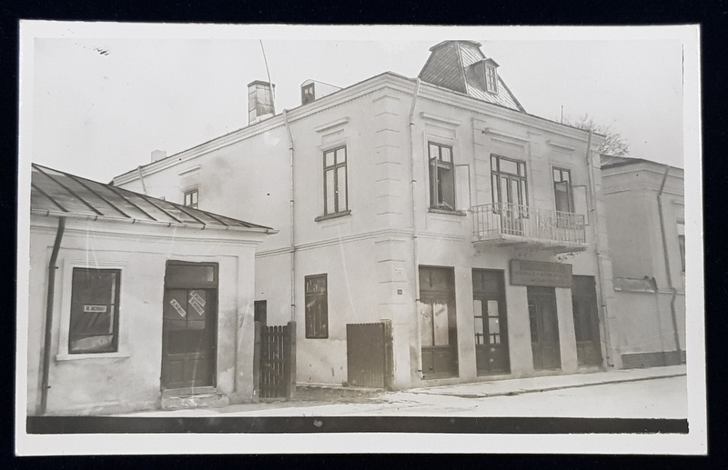 PITESTI , MAGAZINUL SI ATELERUL DE TAMPLARIE , MOBILE SI BINALE C. CONSTANTINESCU , FATADA PRINCIPALA SI CASA INVECINATA  , FOTOGRAFIE TIP CARTE POSTALA , MONOCROMA, NECIRCULATA , PERIOADA INTERBELICA
